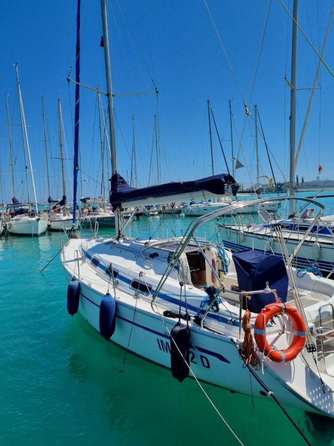 Boat And Breakfast Hotel Bari Exterior photo
